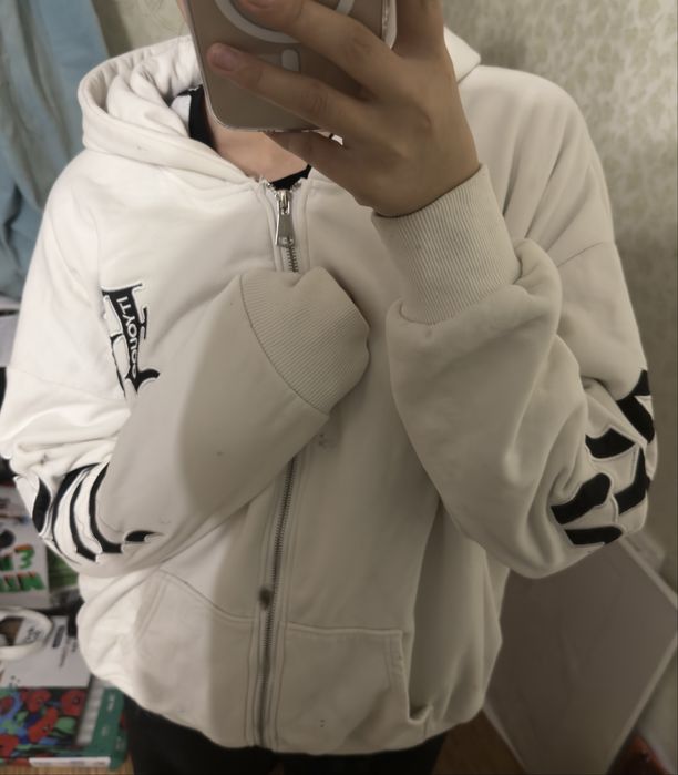 Белое зипхуди оверсайз