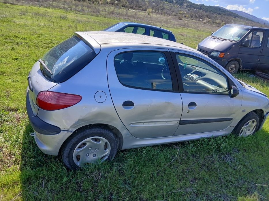 Коли на части Reno Clio Ford Transit VW Transporter Mercedes E220 Peugeot 206
