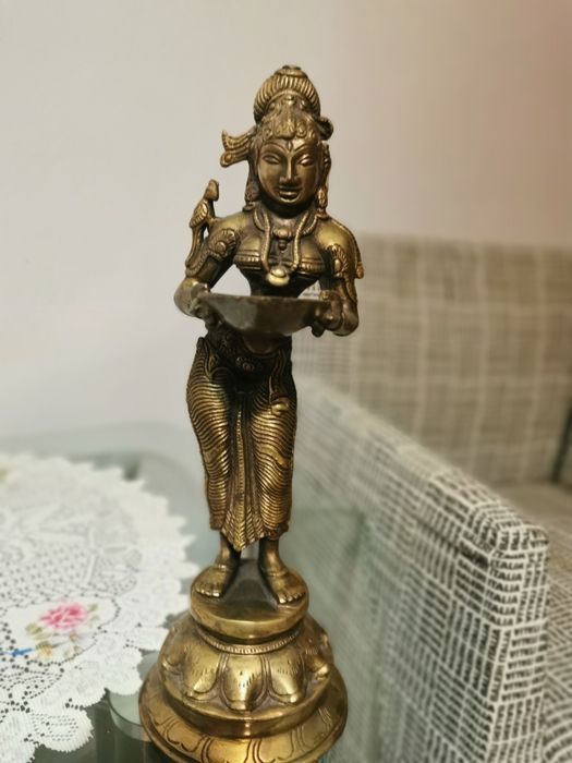 Statueta  veche  din bronz