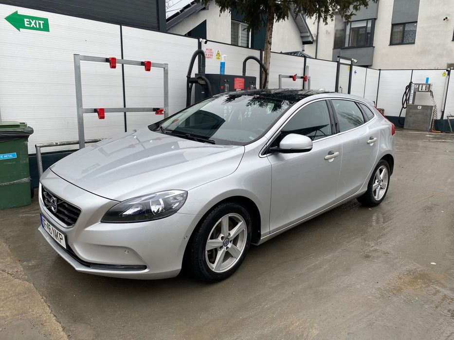 Volvo V40 D4 190CP | Panoramic | Harman Kardon | Istoric + CarVertical | Direcție nouă GARANȚIE