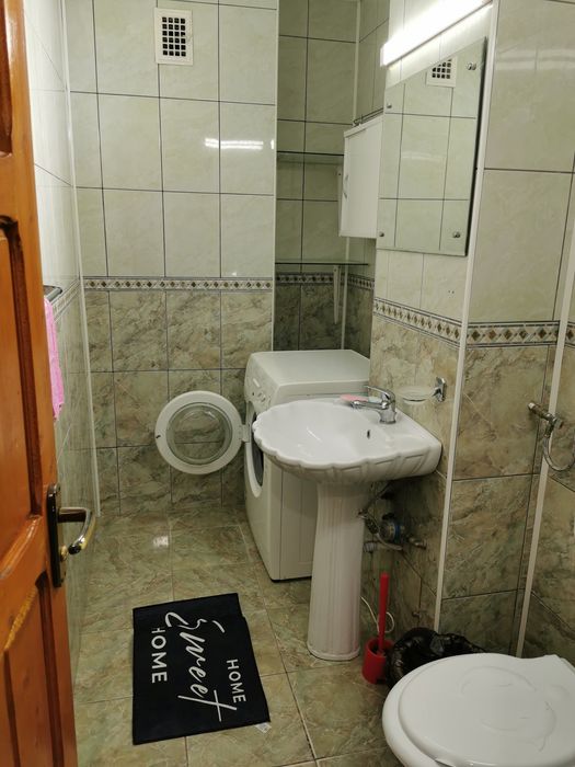 Închiriez apartament cu 4 camere