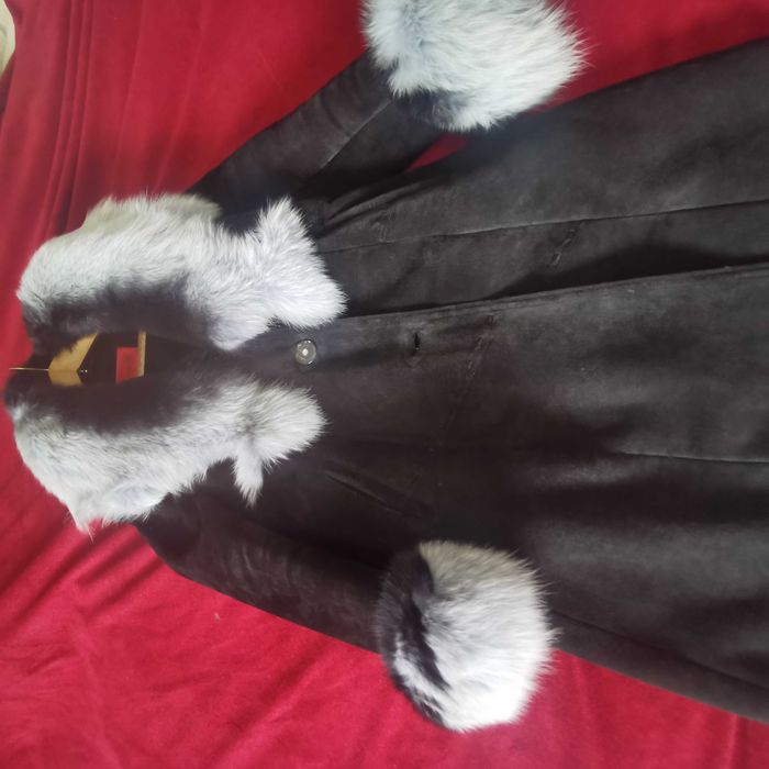 Продам дублёнку с меховым воротом