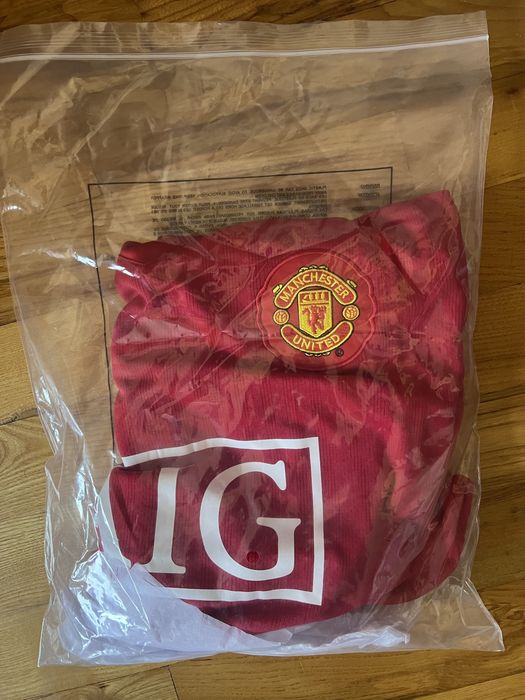 Оригинална ретро фланелка Manchester United (AIG) – С етикет от търг в Барселона! (Размер M/L)