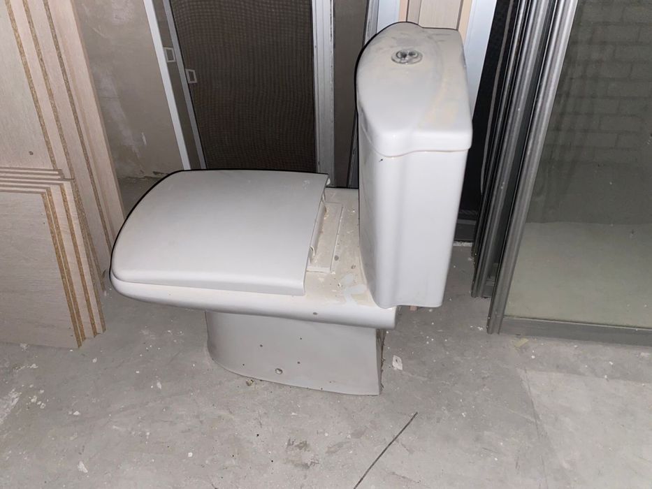 Унитаз, раковина тюльпан, полотенцесушитель