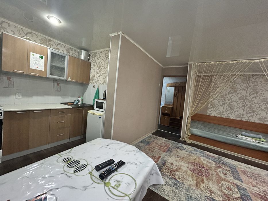 По часам 2000 тг за 1 ч. Центр