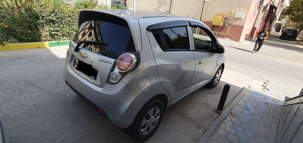 Chevrolet spark sotiladi