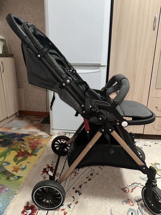 Коляска почти новая