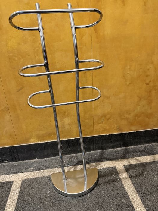 Поставка за кърпи