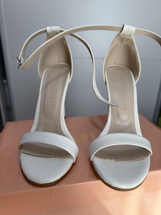 Sandale cu toc din imitatie de piele - lacuita /alb / marime 37