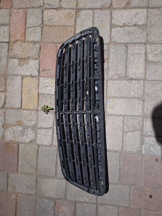 Продам решотку радиатора от мерседеса
