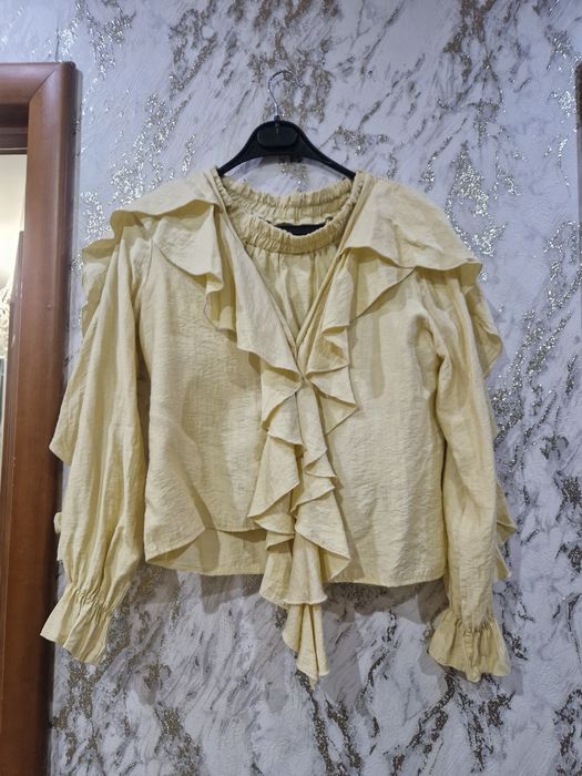 Двойка с мини юбкой