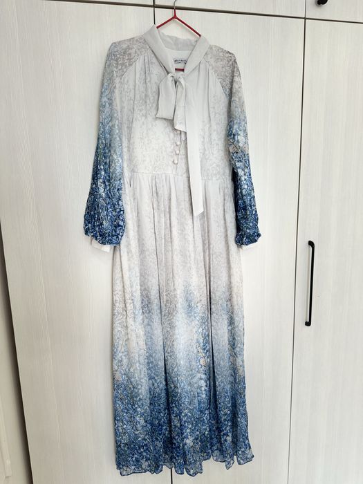 Платье один раз одевала состояние идеальный