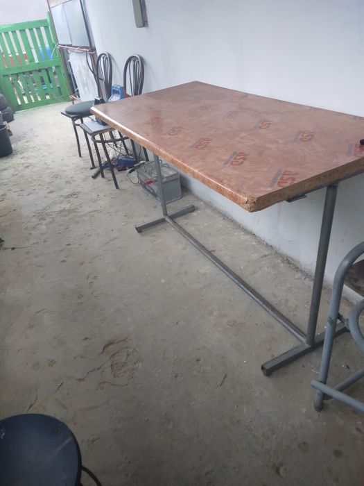 Masa terasa pt lucru