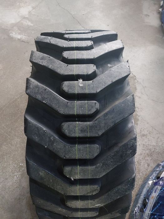 Автошина 12-16.5 экскаватор , погрузчик 10-16.5
