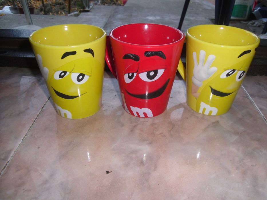 set nou 3 cesti M&M si 1 cutie tabla