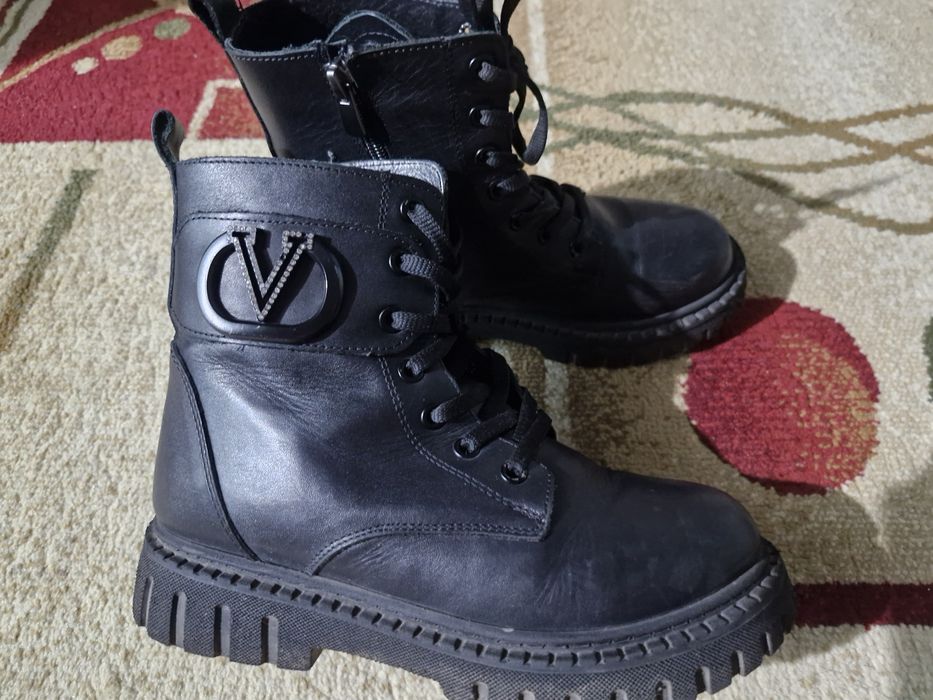 Продам. ботинка зима 36 разм