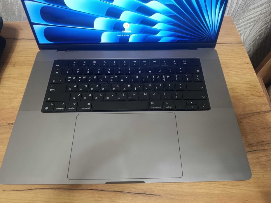 Macbook pro m2 pro 16 inch