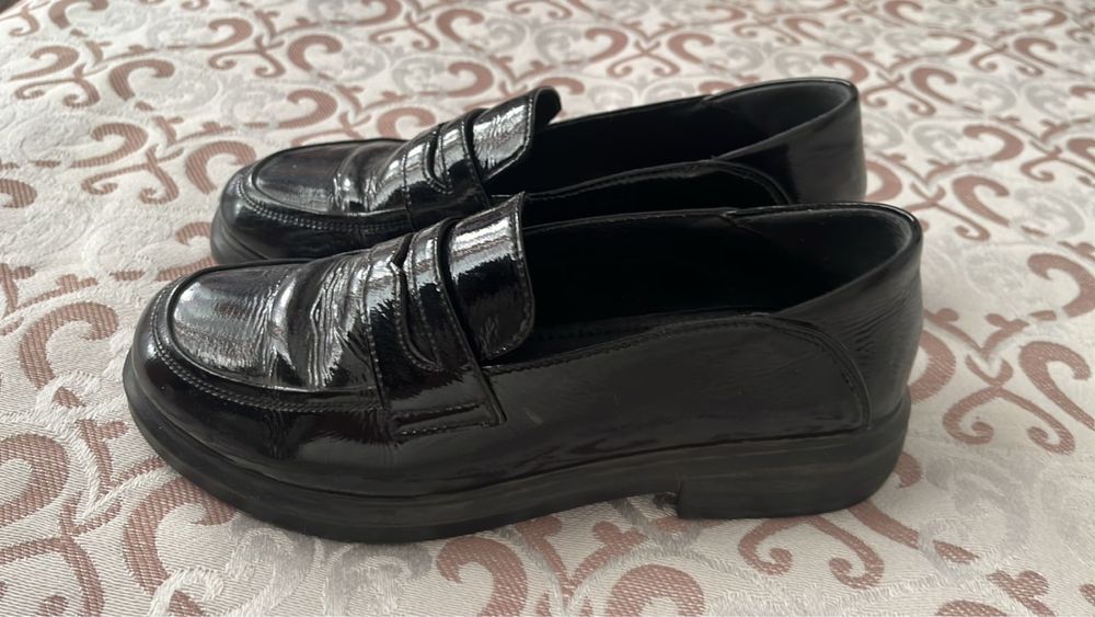 Лоферы черные