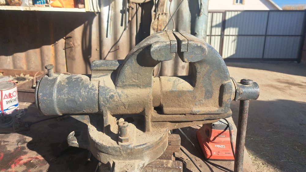 Продам тиски советские