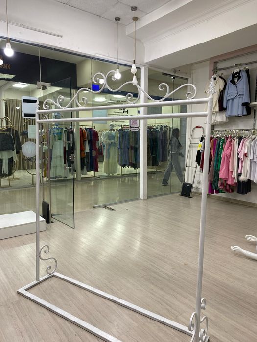 Продается стойка для магазина и бутиков