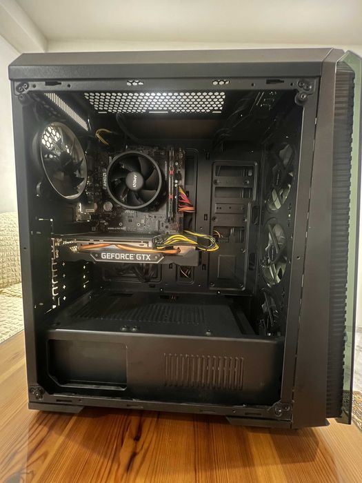 Продавам Компютър