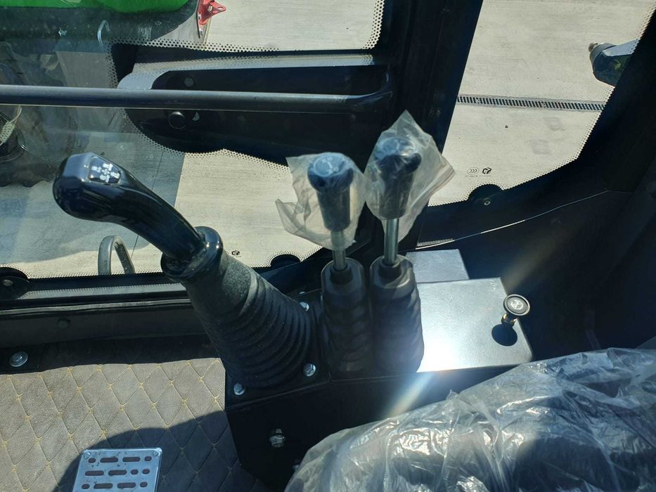 Vand stivuitoare 4x4 de 3,5T si 5T