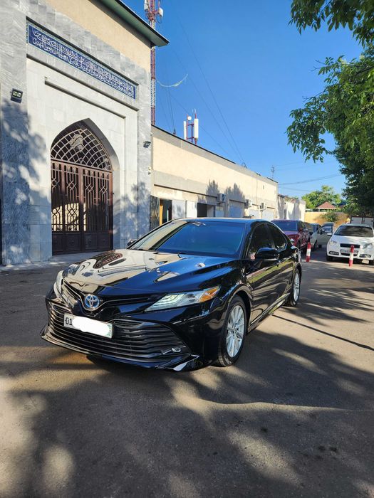 Toyota Camry Gibrid 2021