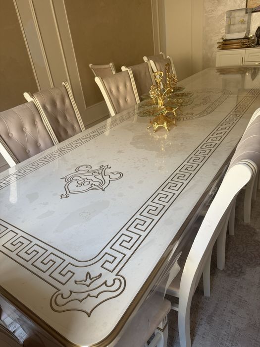 стол и стулья гостиная