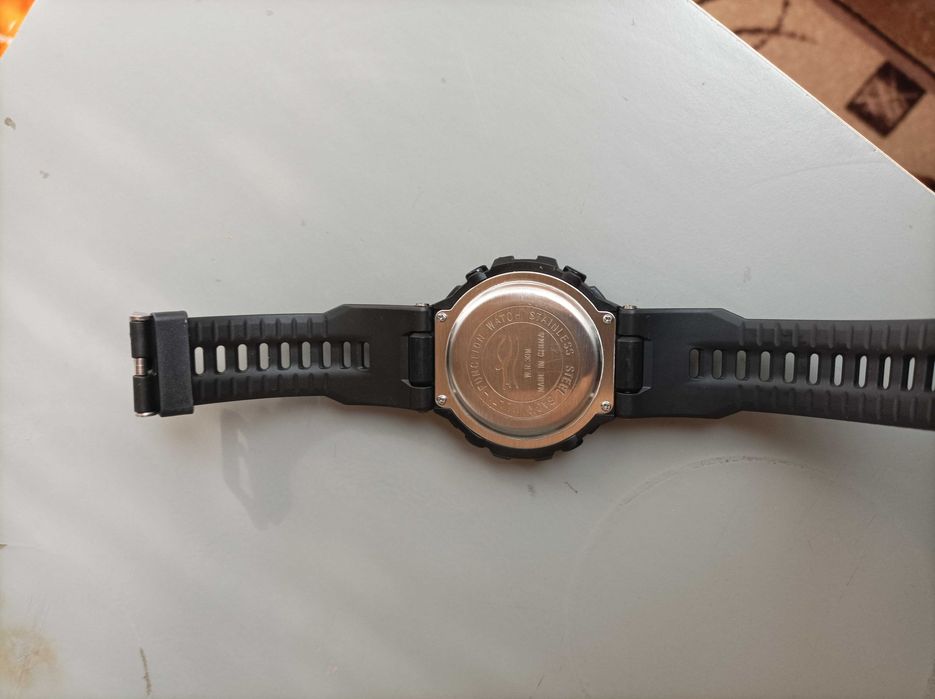 Чисто нов мъжки часовник