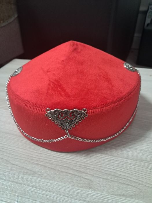 Тюбитейка с украшением продам.