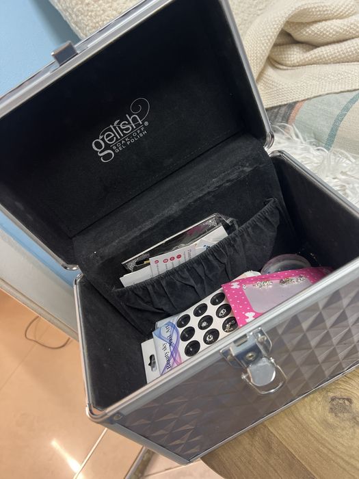 Куфарче за грим и козметични принадлежности