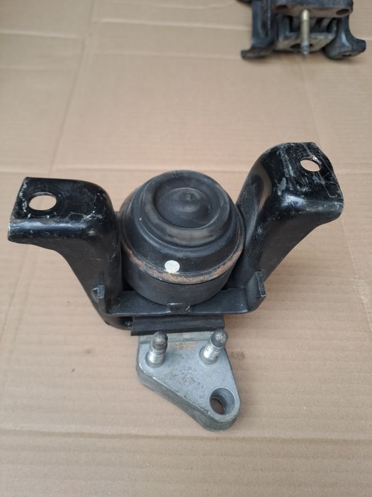 Подушка двигателя Тайота