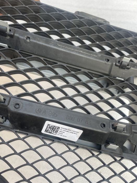 Решетка маска Mercedes C class w205 оригинал