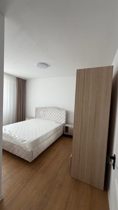 Apartament 3 camere, 2 bai, debara, balcon,Etaj 2/5 cu llift, Bloc nou.