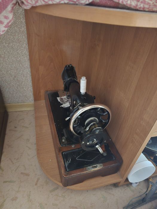 Продам швейная машина