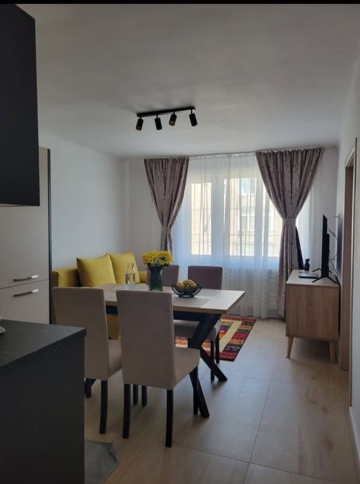 Inchiriez apartament 3 camere,  living open space  cu bucatarie