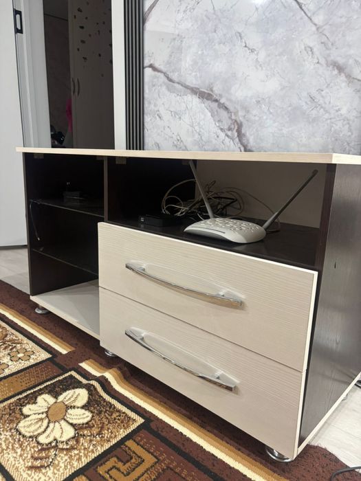 Продам тумбу под телевизор