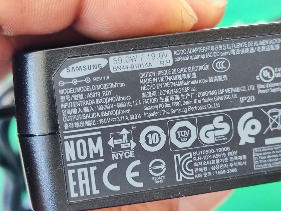 Оригинално зарядно за телевизор samsung