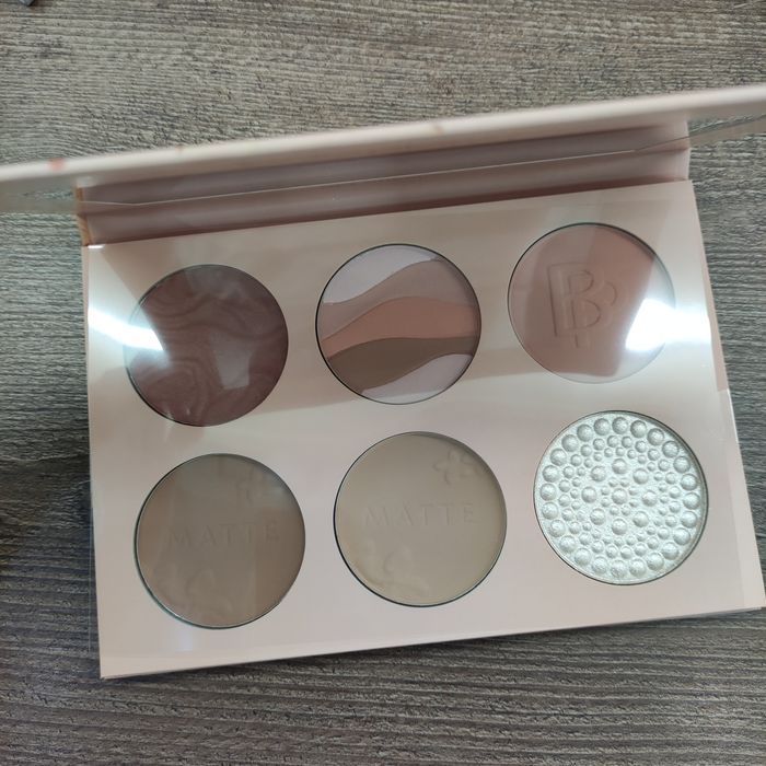 Декоративна козметика/Грим, чисто нова