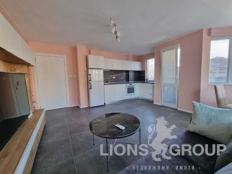 Дава се под наем Двустаен апартамент в Варна, Център - 60 кв.м за 459 € - Снимка #2