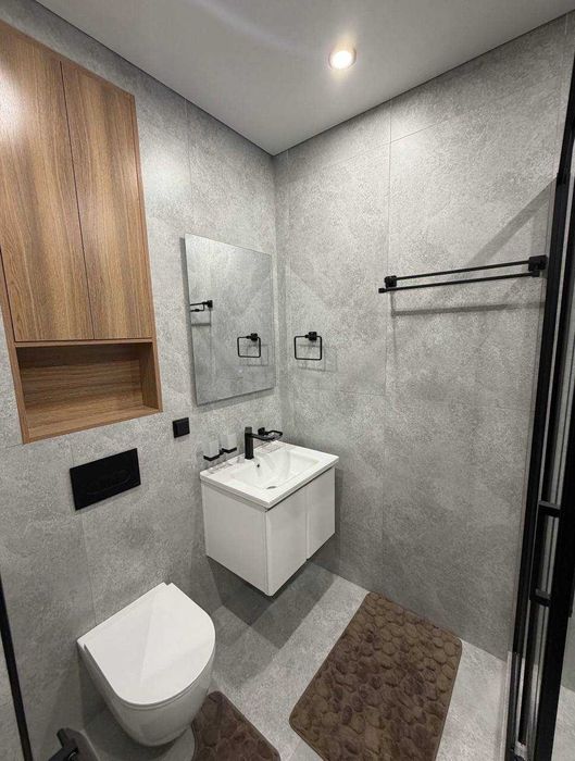 Квартира с новым ремонтом и балконом в Group City Tower, 40 м2