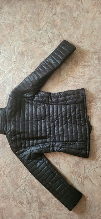 Продам осеннюю куртку