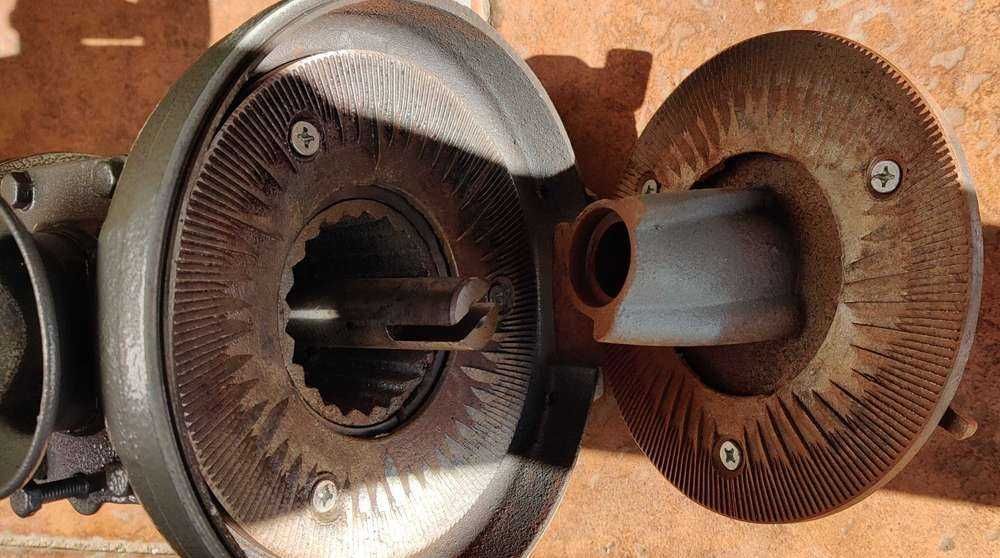 Moara cu pietre pentru faina grau orez naut porumb cereale 2.5kW