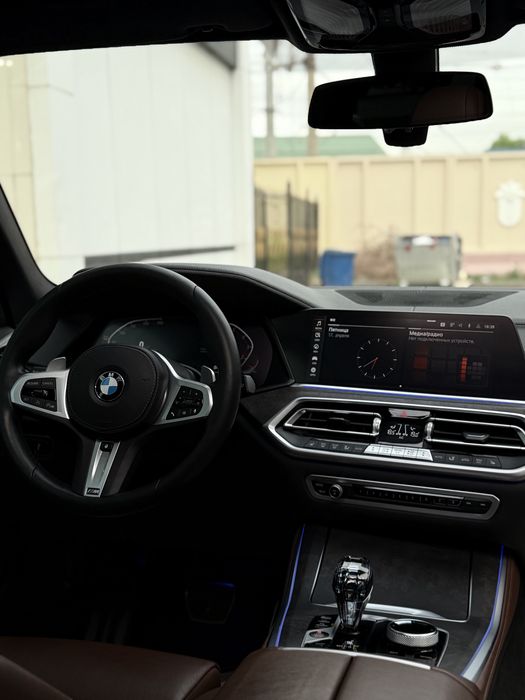 BMW X5 2021 — 7