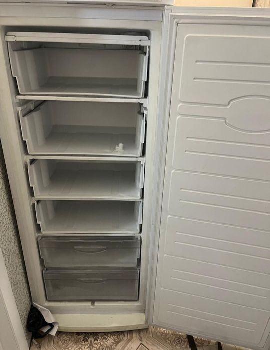 Продам морозильник, почти даром