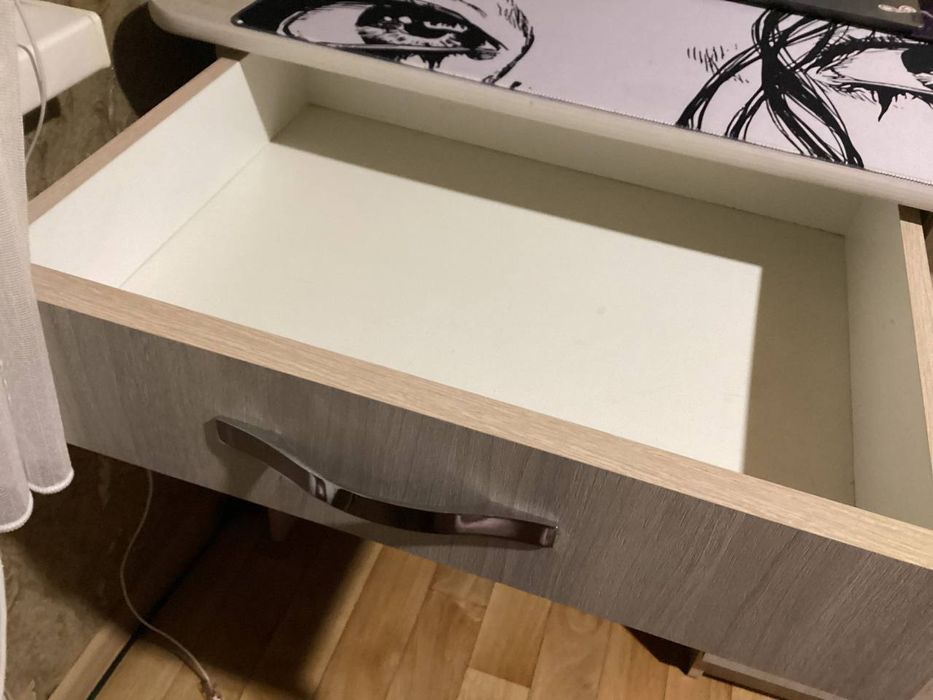 продам компьютерный стол в идеальном состоянии.