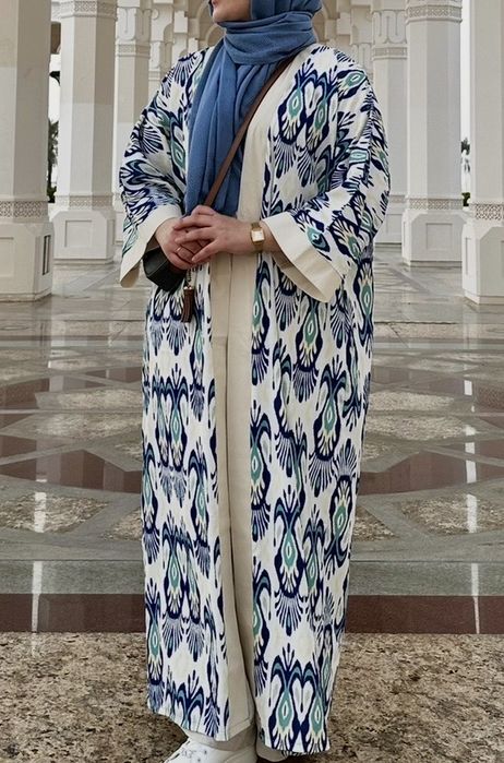 Абайка с синим узором, длина макси, размер стандарт