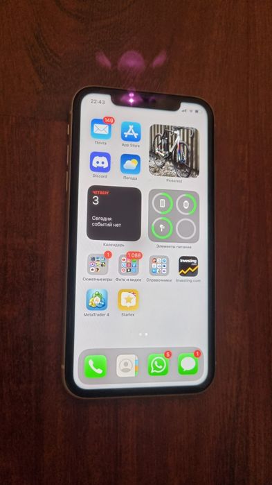 iPhone 11  белый  , 64GB  .