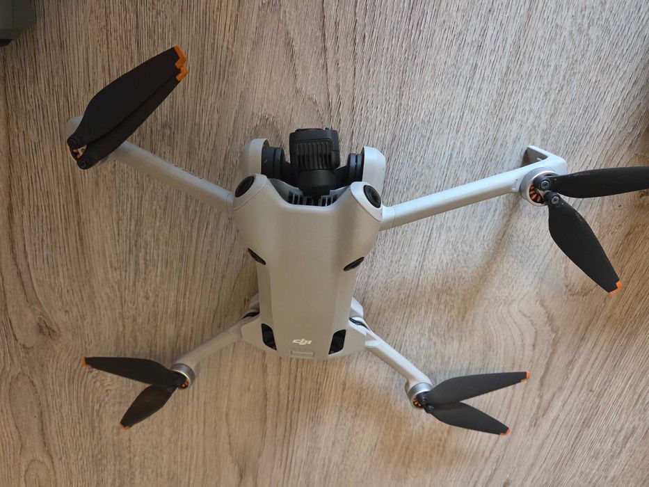 Дрон DJI Mini 4 Pro Fly More Combo