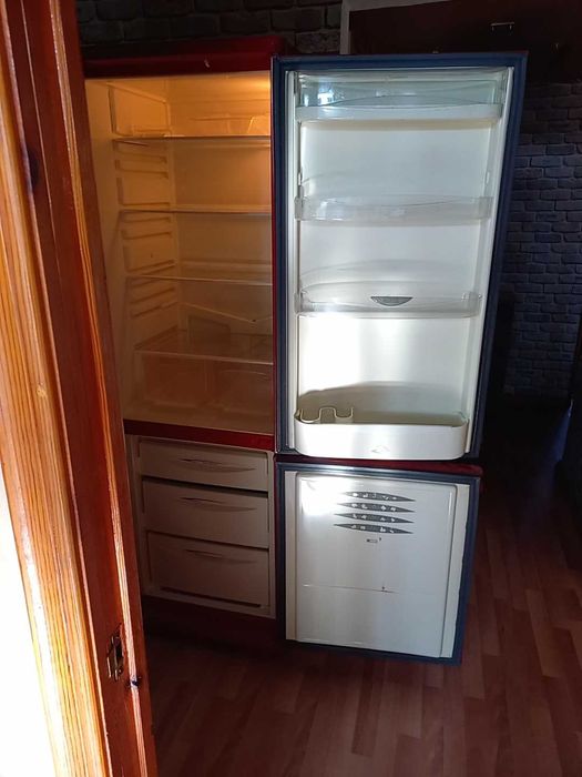 Продам холодильник STINOL